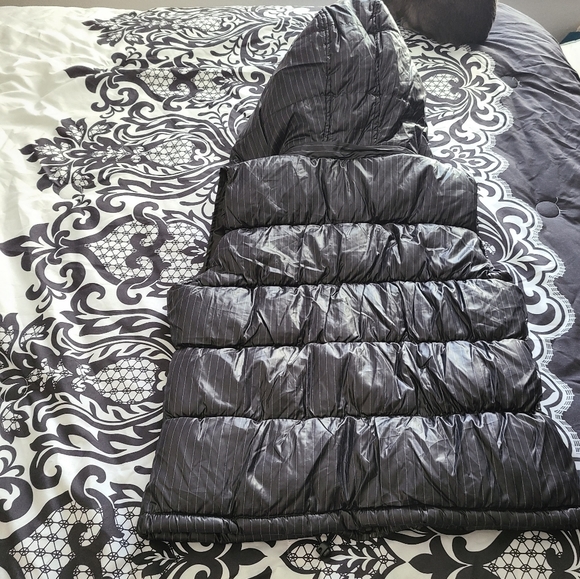 Black NWT hooded puffy vest size 8-10 - Picture 2 of 6
